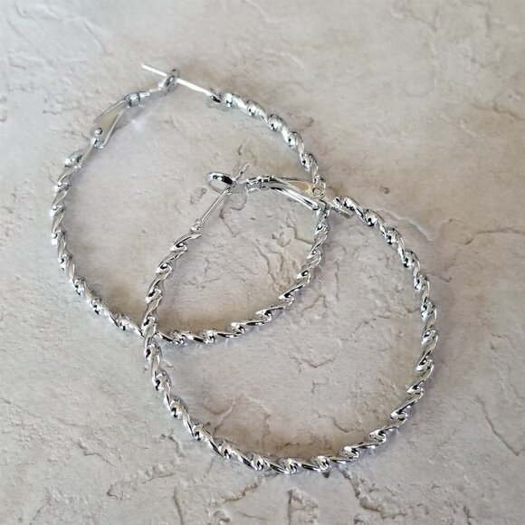 Sleek Twisted Rope Silver Tone Round Hoop Earrings 40mm 1.6" Long Leverback - Picture 2 of 6